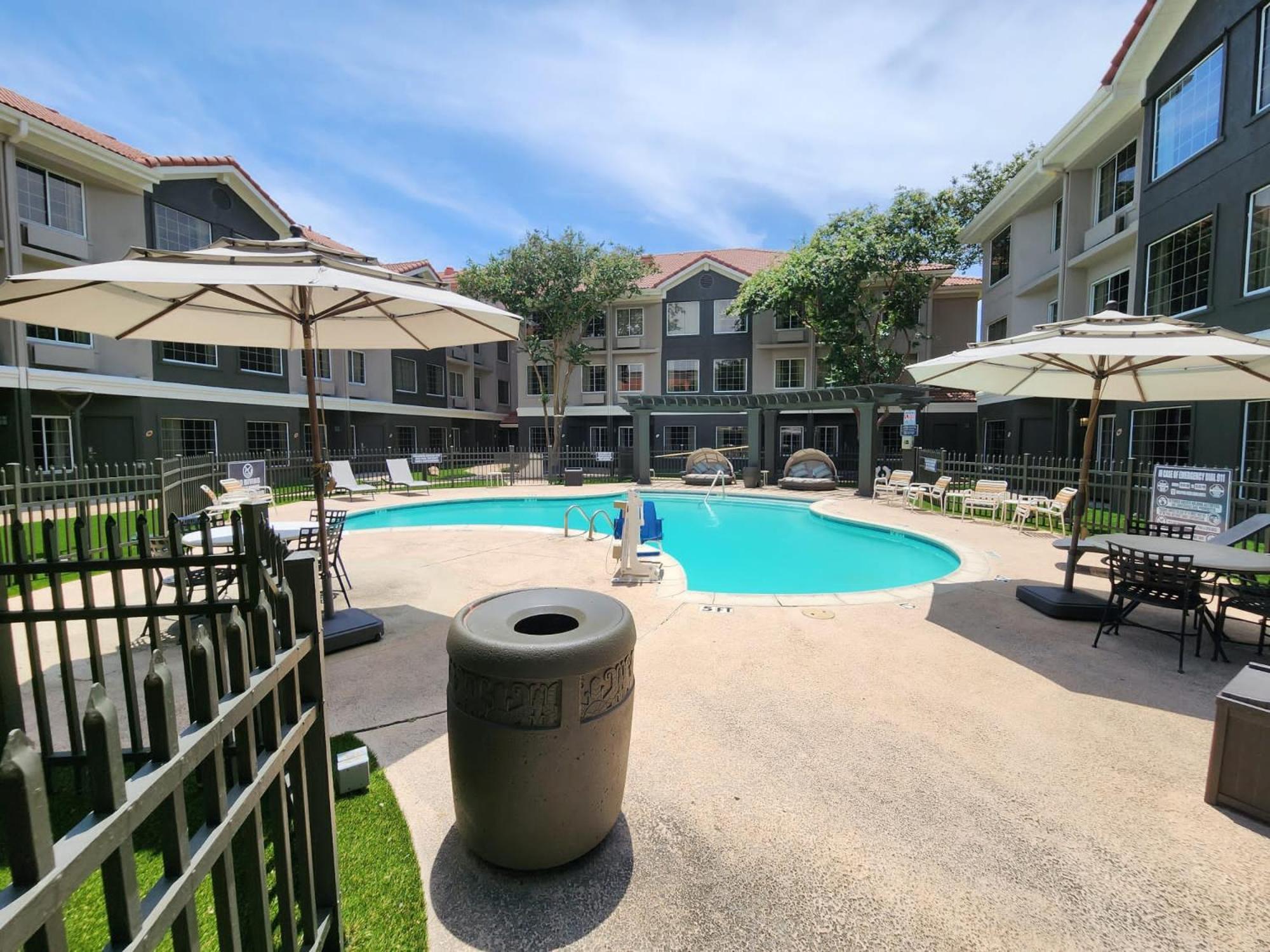 La Quinta By Wyndham Dallas - Addison Galleria Eksteriør bilde