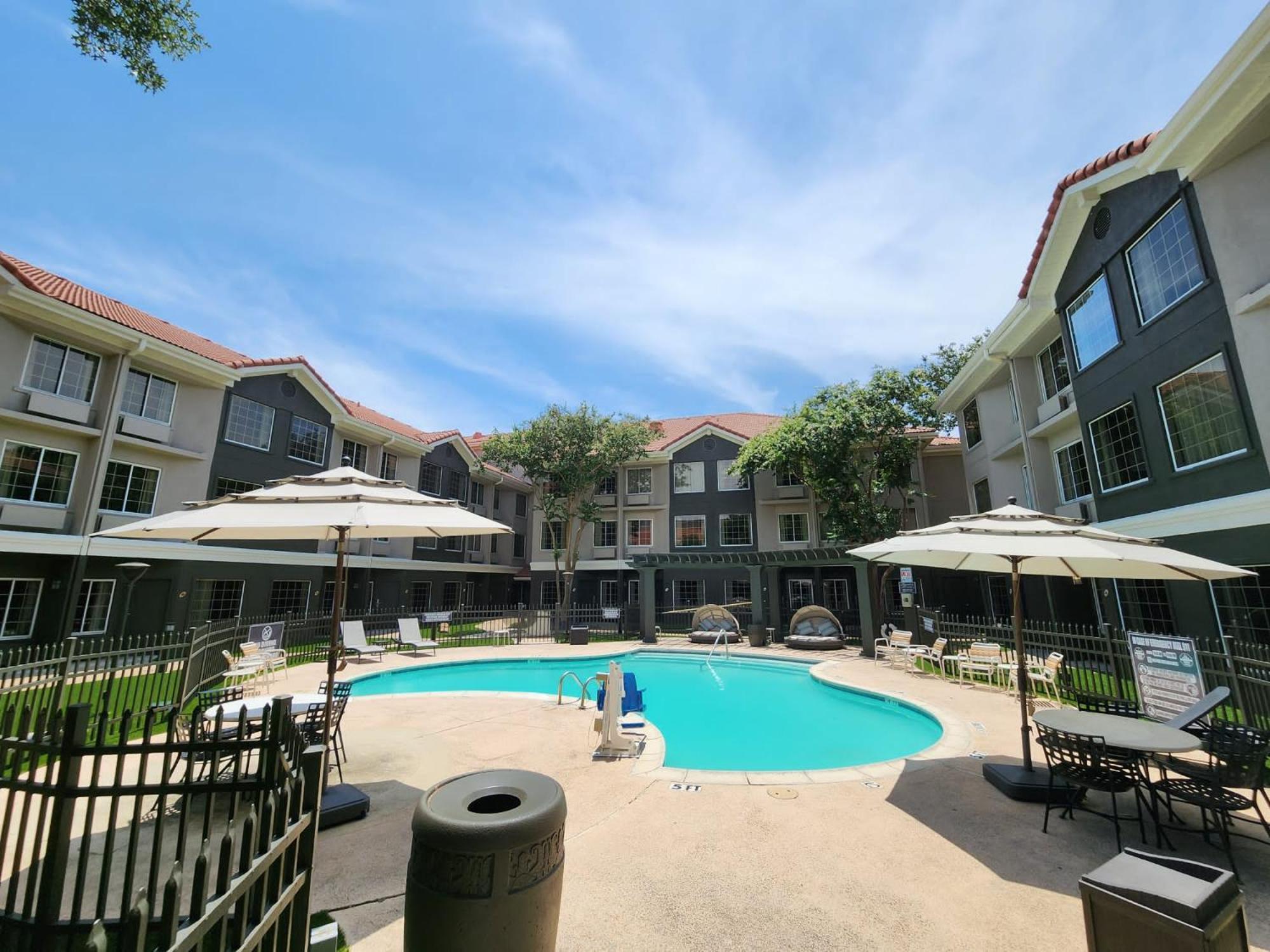 La Quinta By Wyndham Dallas - Addison Galleria Eksteriør bilde