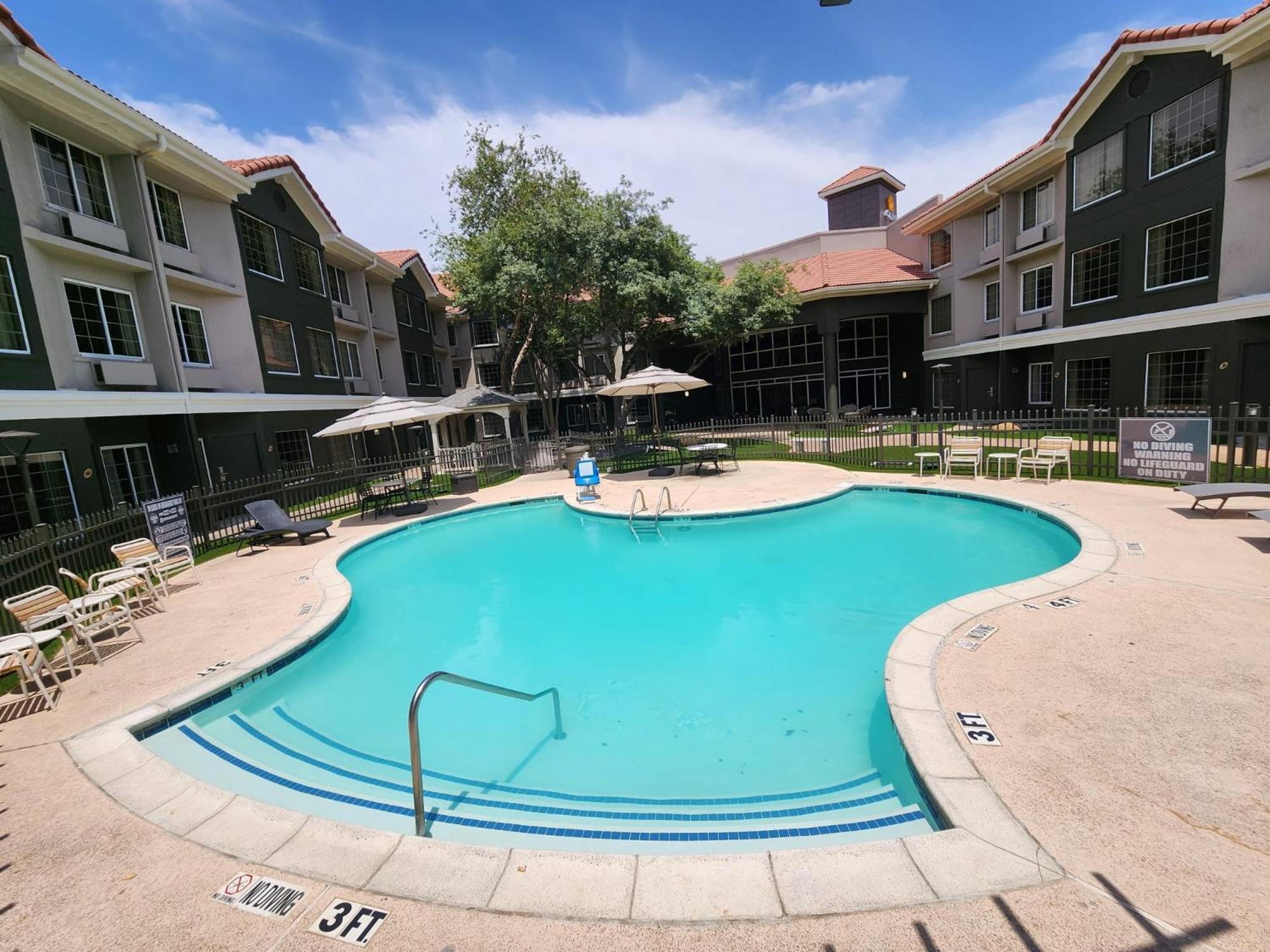 La Quinta By Wyndham Dallas - Addison Galleria Eksteriør bilde