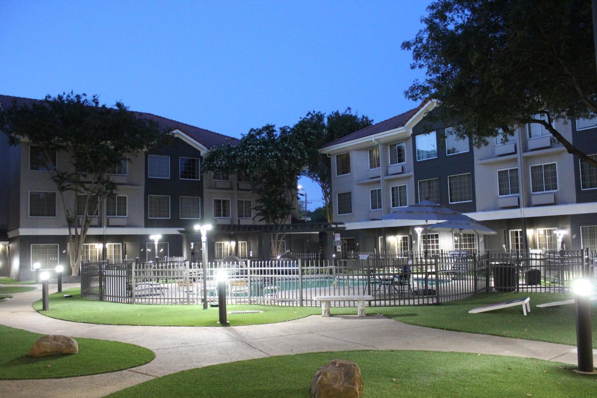 La Quinta By Wyndham Dallas - Addison Galleria Eksteriør bilde